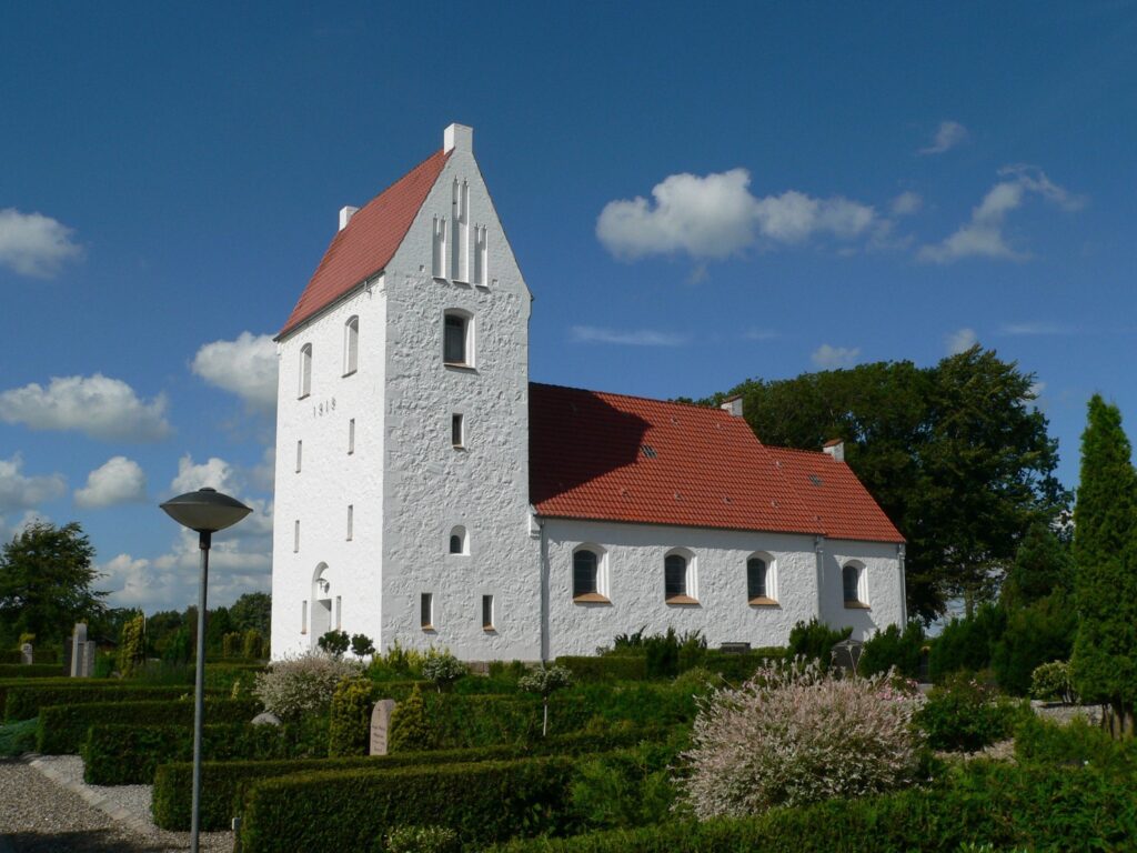 Nøvling Nye Kirkegård 4 noevling kirke den 10. juli 2011 004